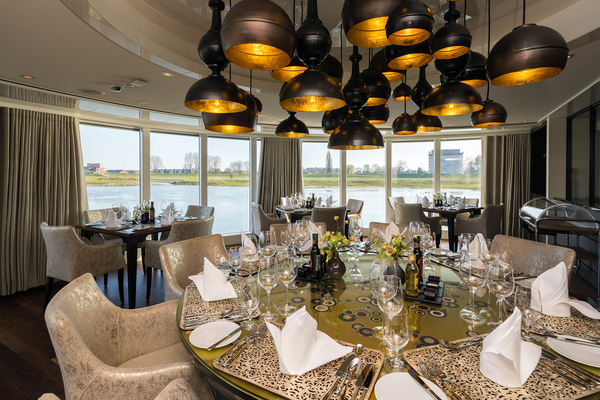 AmaWaterways KRISTINA_chefstable.jpg